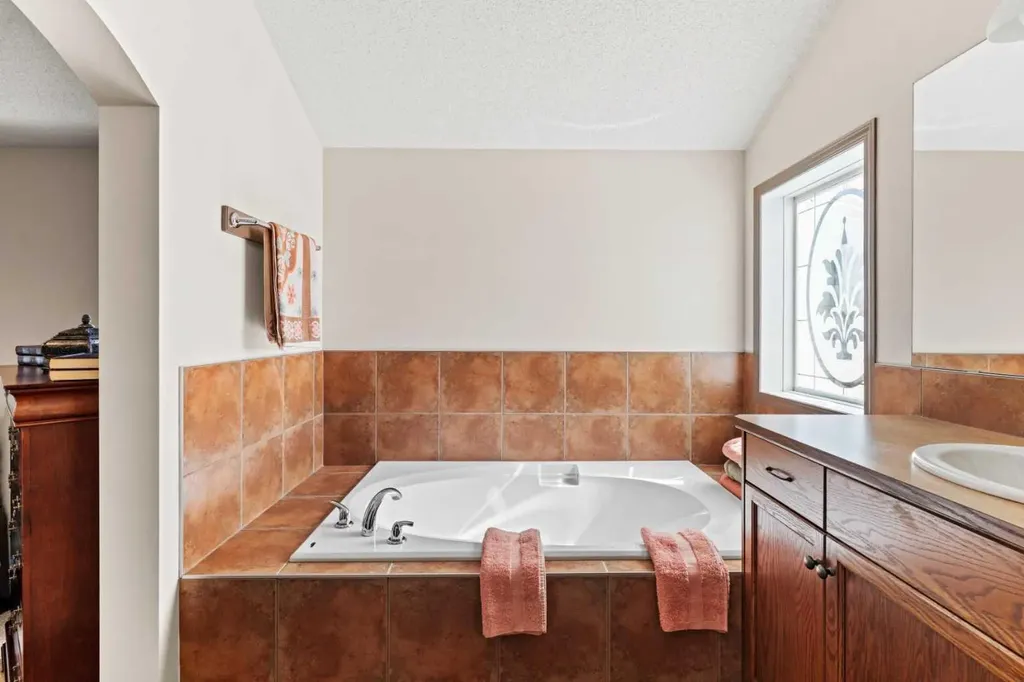 90 New Brighton Manor SE Calgary AB T2Z 4J5