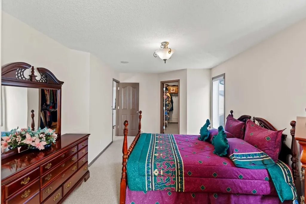 90 New Brighton Manor SE Calgary AB T2Z 4J5