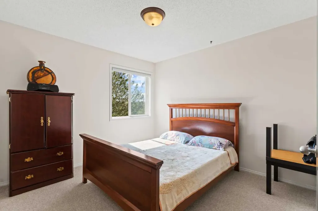 90 New Brighton Manor SE Calgary AB T2Z 4J5