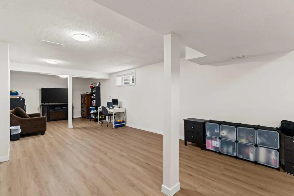 90 New Brighton Manor SE Calgary AB T2Z 4J5