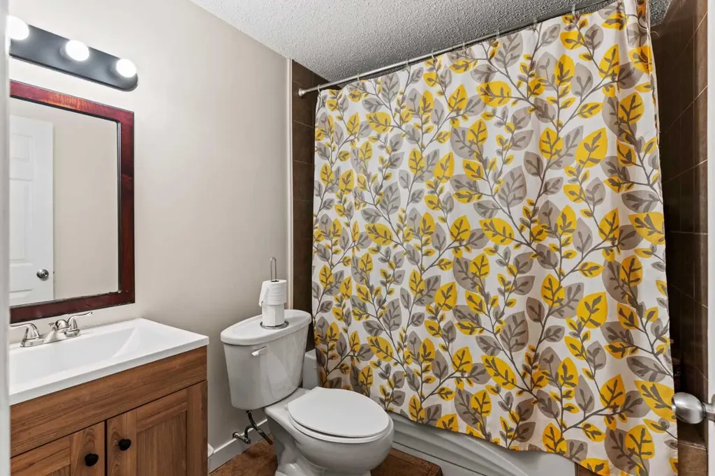 90 New Brighton Manor SE Calgary AB T2Z 4J5