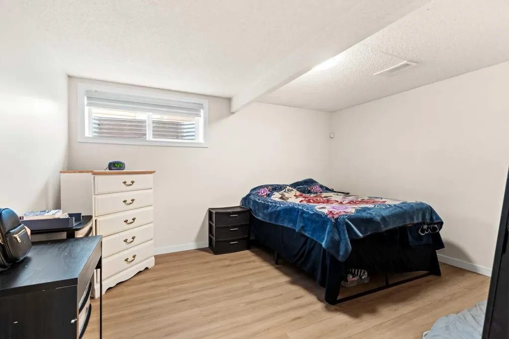 90 New Brighton Manor SE Calgary AB T2Z 4J5