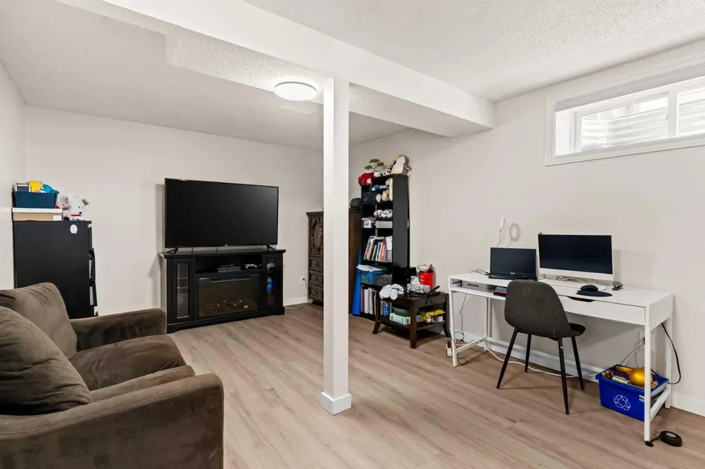 90 New Brighton Manor SE Calgary AB T2Z 4J5