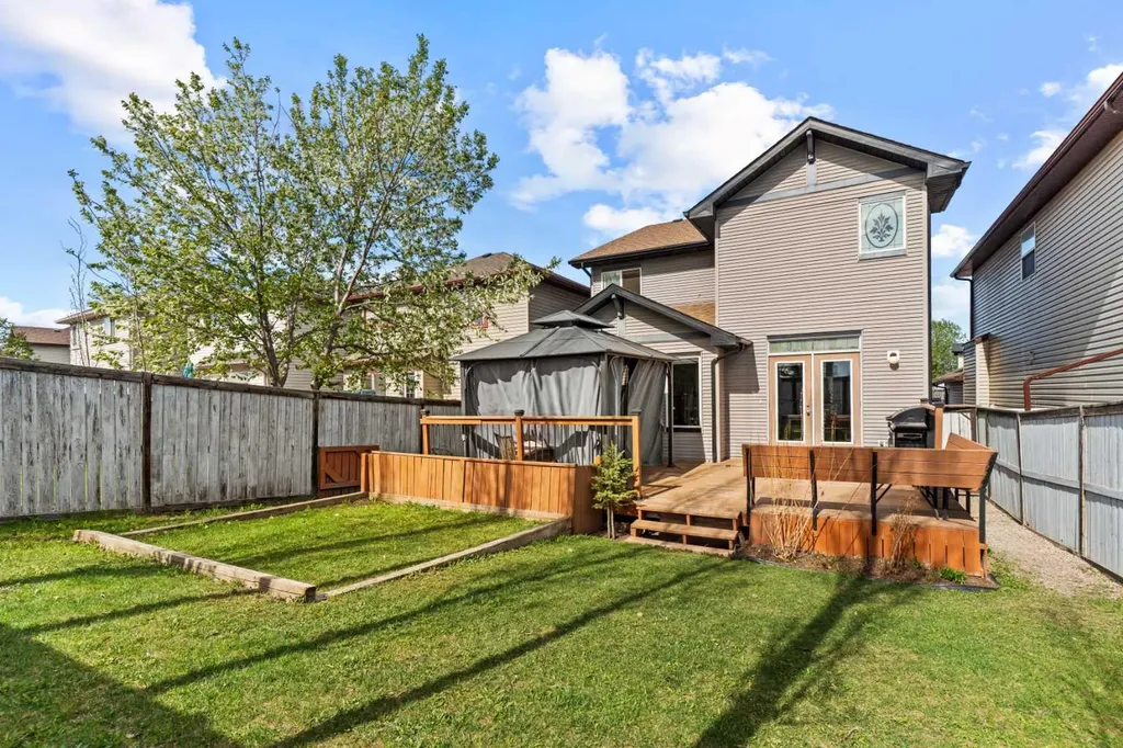 90 New Brighton Manor SE Calgary AB T2Z 4J5