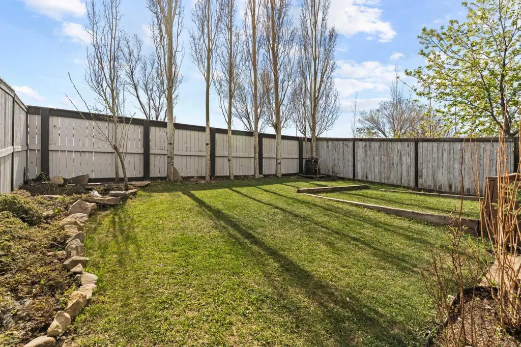 90 New Brighton Manor SE Calgary AB T2Z 4J5