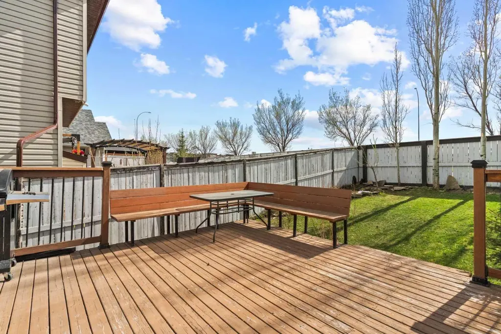 90 New Brighton Manor SE Calgary AB T2Z 4J5