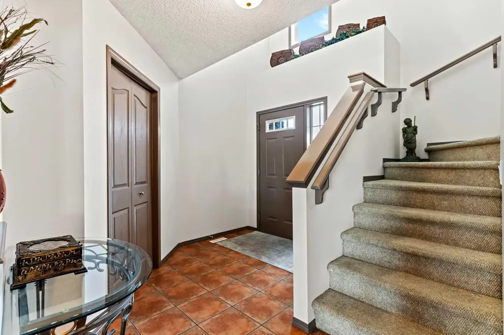 90 New Brighton Manor SE Calgary AB T2Z 4J5