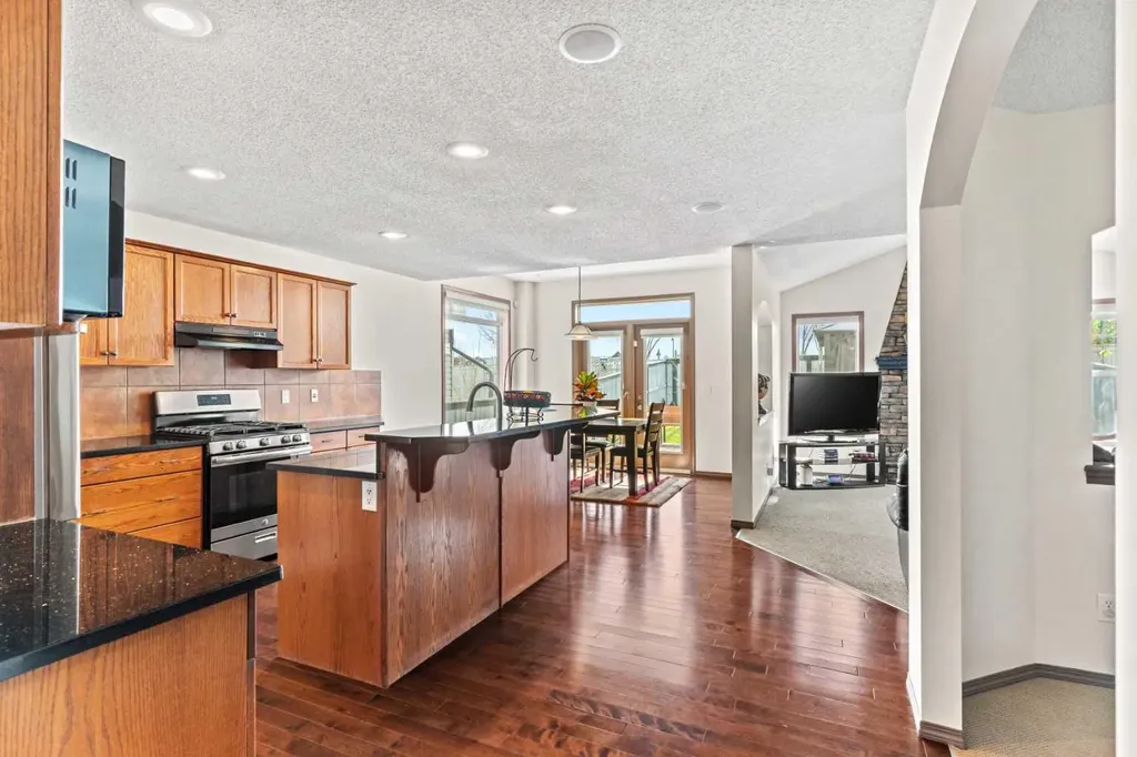 90 New Brighton Manor SE Calgary AB T2Z 4J5