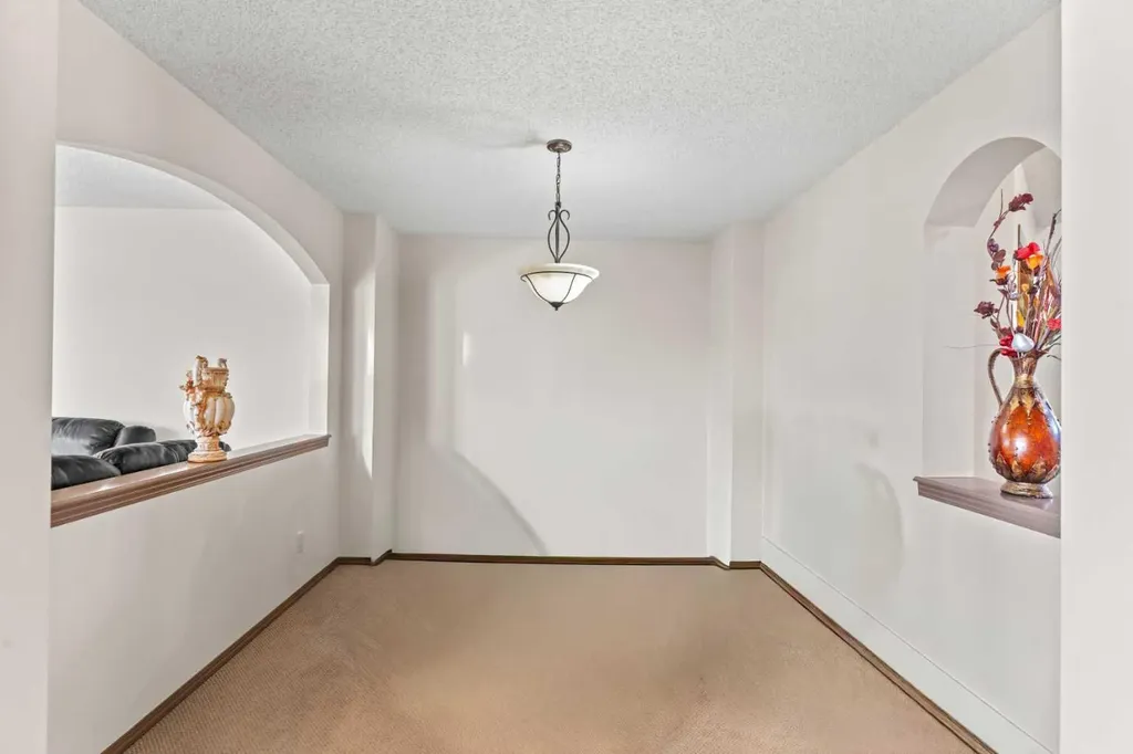 90 New Brighton Manor SE Calgary AB T2Z 4J5