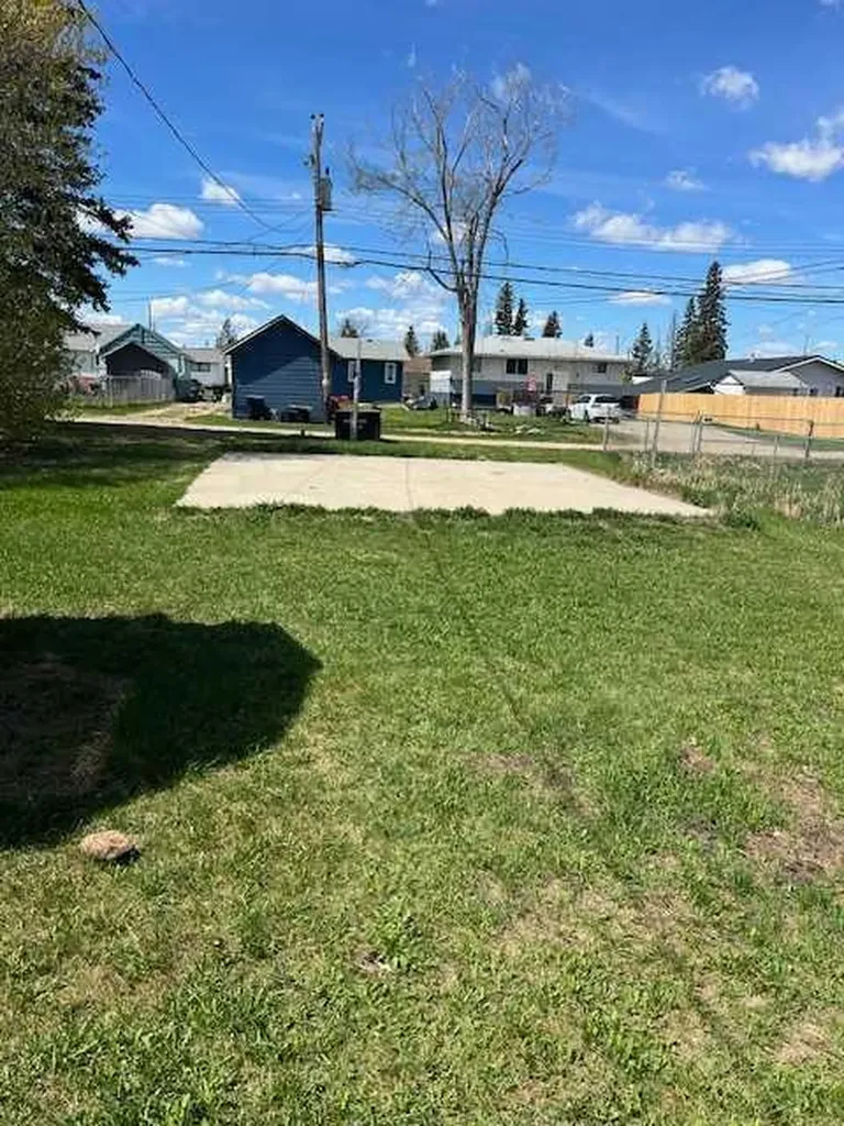 4810 46 Street Mayerthorpe AB T0E 1N0
