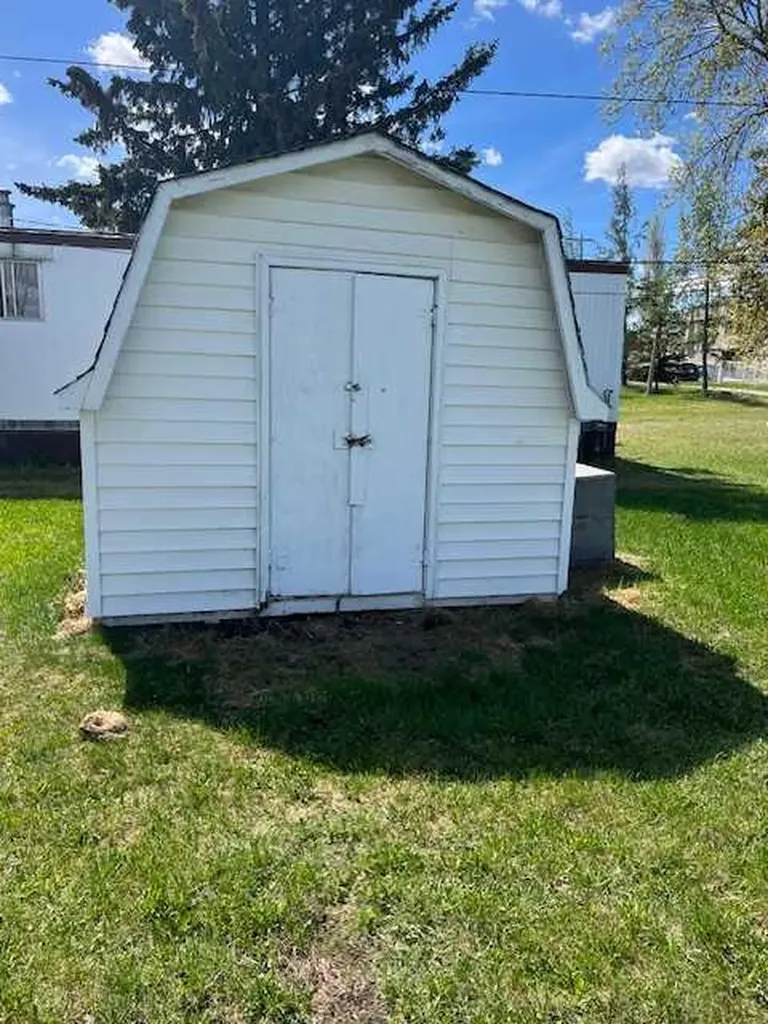 4810 46 Street Mayerthorpe AB T0E 1N0