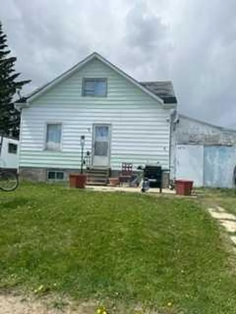 4810 46 Street Mayerthorpe AB T0E 1N0