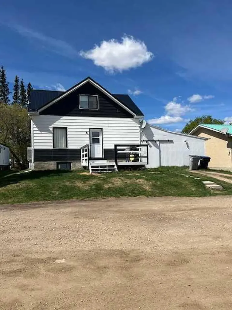 4810 46 Street Mayerthorpe AB T0E 1N0