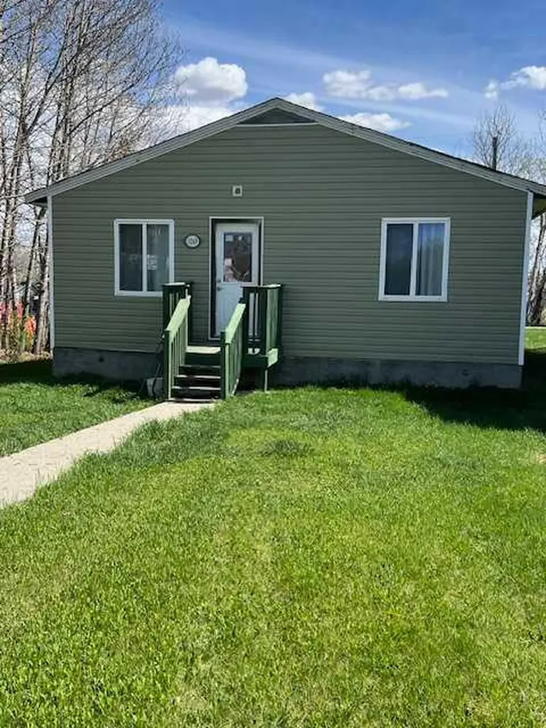 5269 52 Street Mayerthorpe AB T0E 1N0