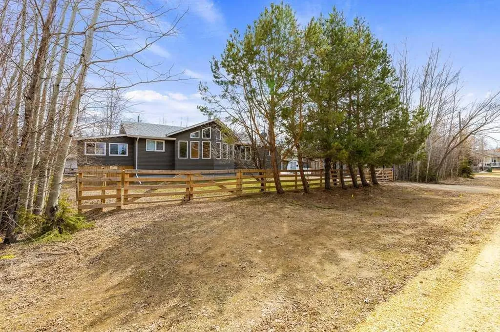 1651 Lakeview Lane Calling Lake AB T0G 1K0