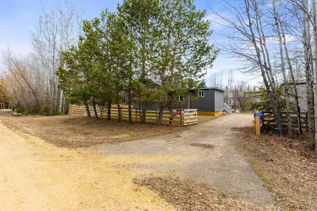 1651 Lakeview Lane Calling Lake AB T0G 1K0