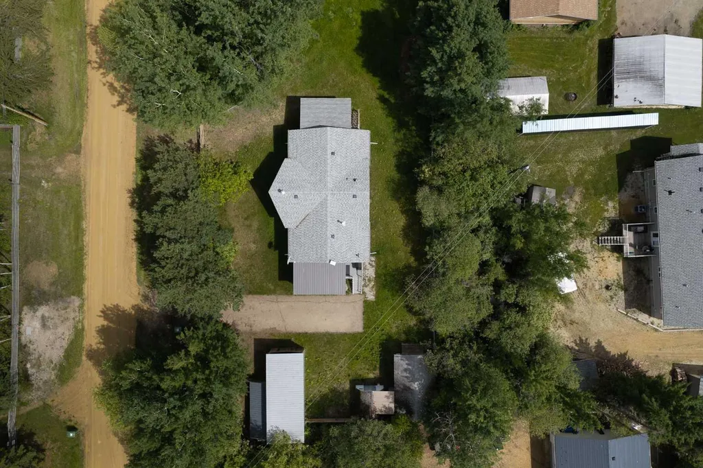 1651 Lakeview Lane Calling Lake AB T0G 1K0