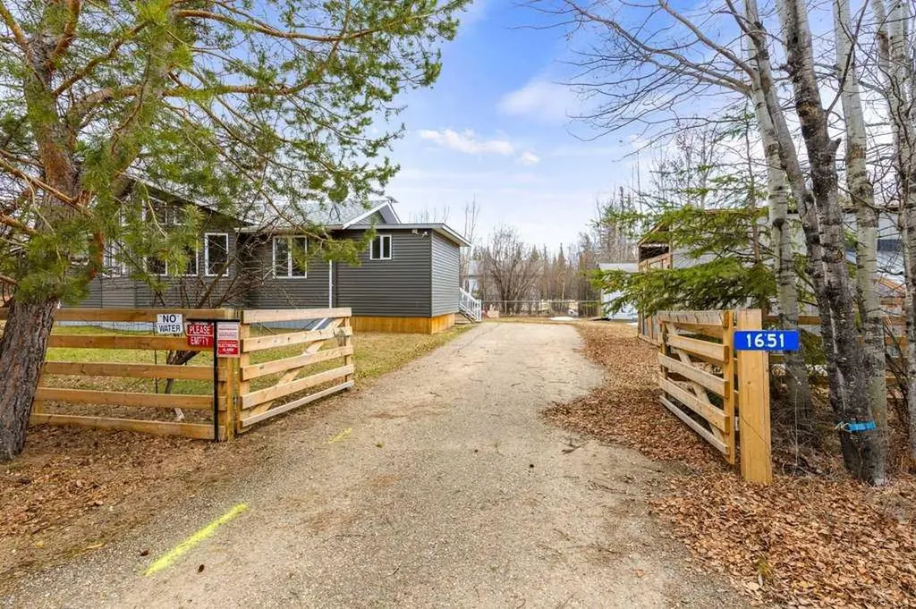 1651 Lakeview Lane Calling Lake AB T0G 1K0