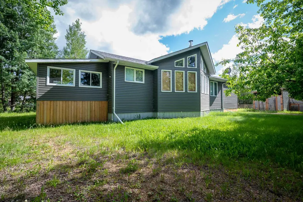 1651 Lakeview Lane Calling Lake AB T0G 1K0