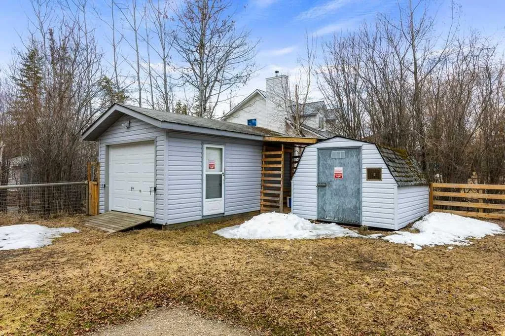 1651 Lakeview Lane Calling Lake AB T0G 1K0