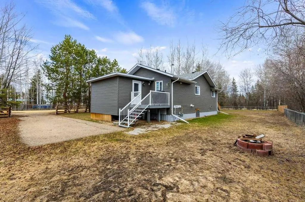 1651 Lakeview Lane Calling Lake AB T0G 1K0