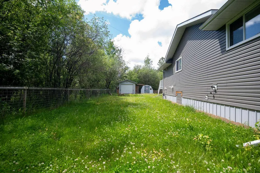 1651 Lakeview Lane Calling Lake AB T0G 1K0