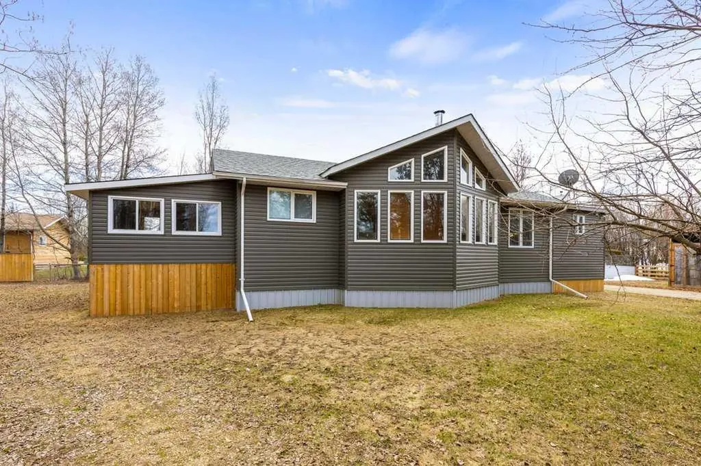 1651 Lakeview Lane Calling Lake AB T0G 1K0