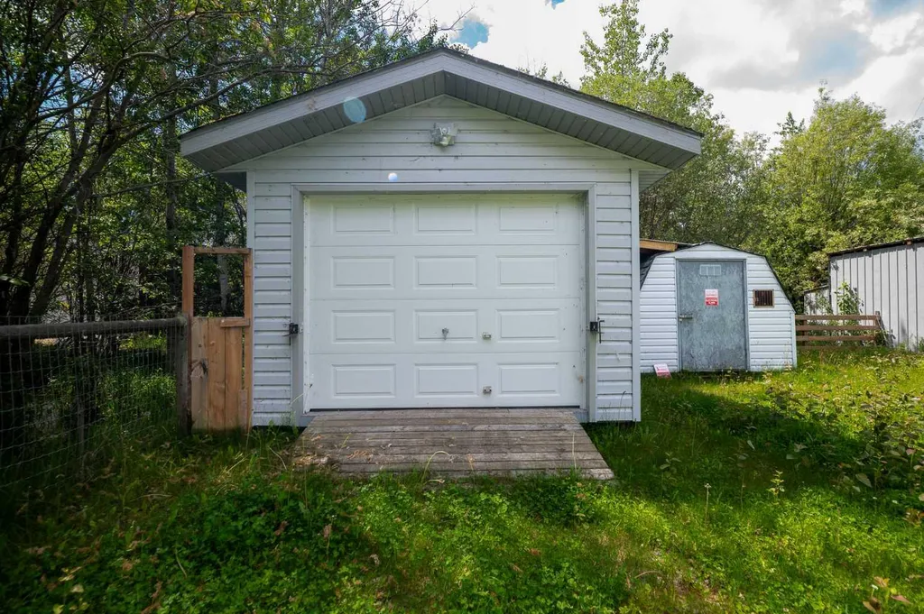 1651 Lakeview Lane Calling Lake AB T0G 1K0