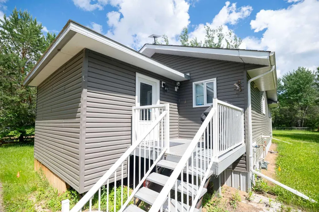 1651 Lakeview Lane Calling Lake AB T0G 1K0