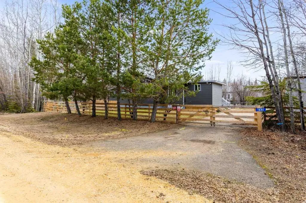 1651 Lakeview Lane Calling Lake AB T0G 1K0
