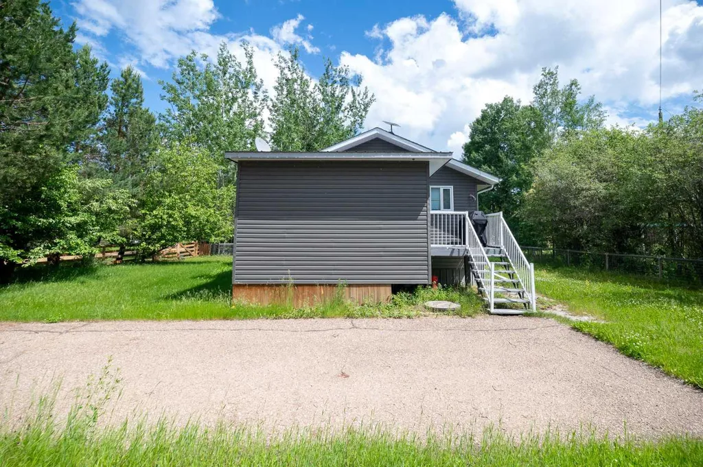 1651 Lakeview Lane Calling Lake AB T0G 1K0