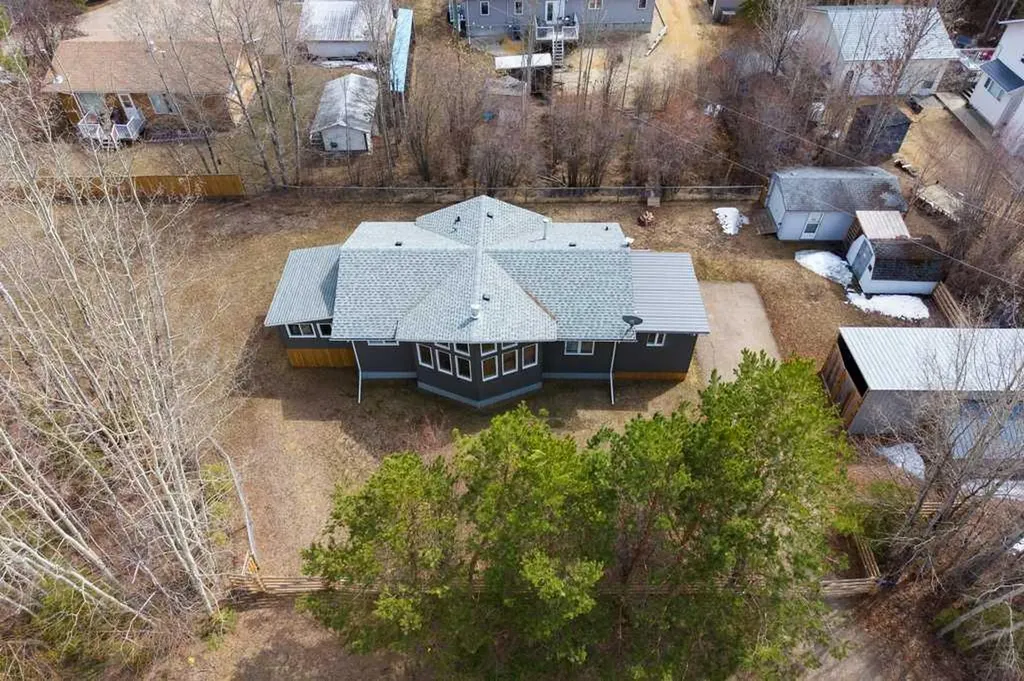 1651 Lakeview Lane Calling Lake AB T0G 1K0