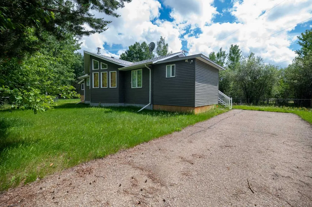 1651 Lakeview Lane Calling Lake AB T0G 1K0