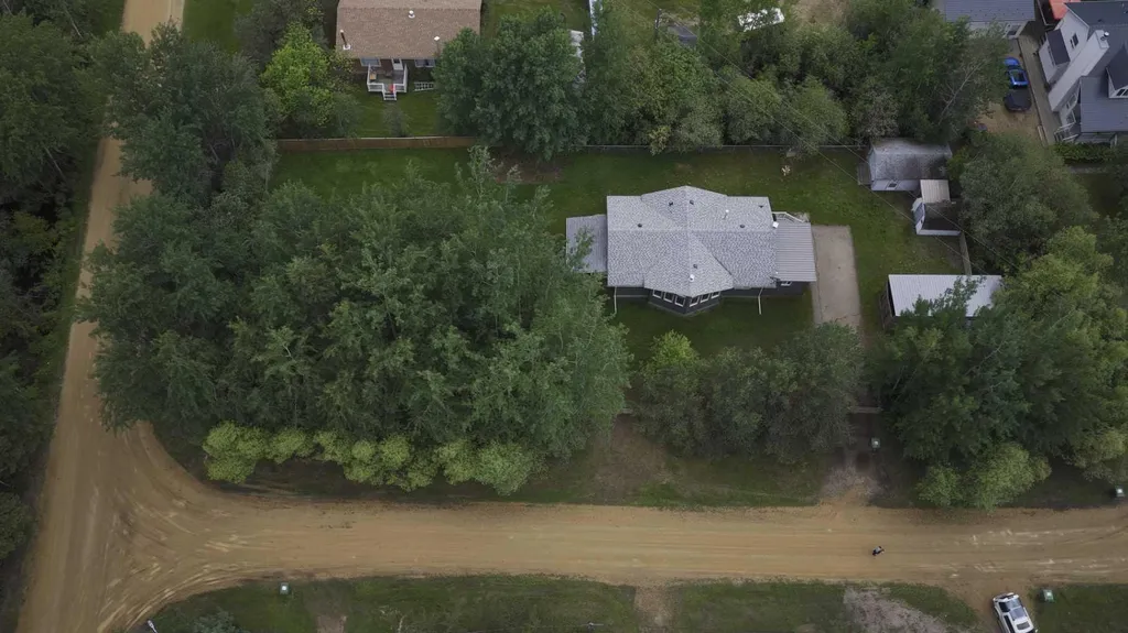 1651 Lakeview Lane Calling Lake AB T0G 1K0