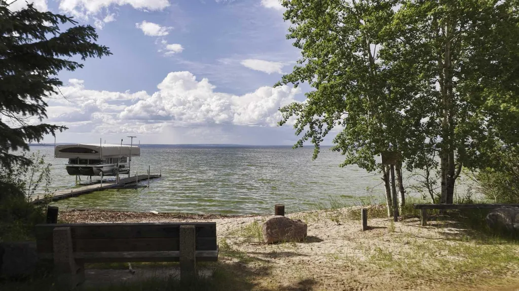 1651 Lakeview Lane Calling Lake AB T0G 1K0