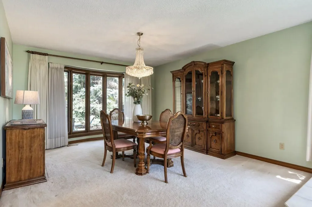 152 Coach Grove Place SW Calgary AB T3H 1J2