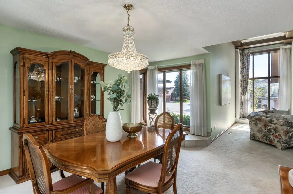152 Coach Grove Place SW Calgary AB T3H 1J2