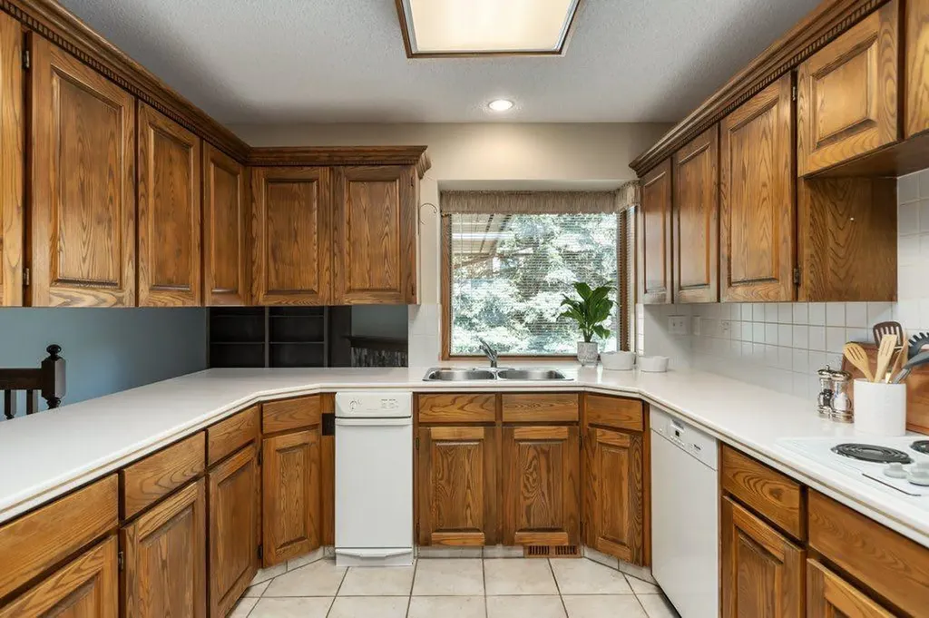 152 Coach Grove Place SW Calgary AB T3H 1J2