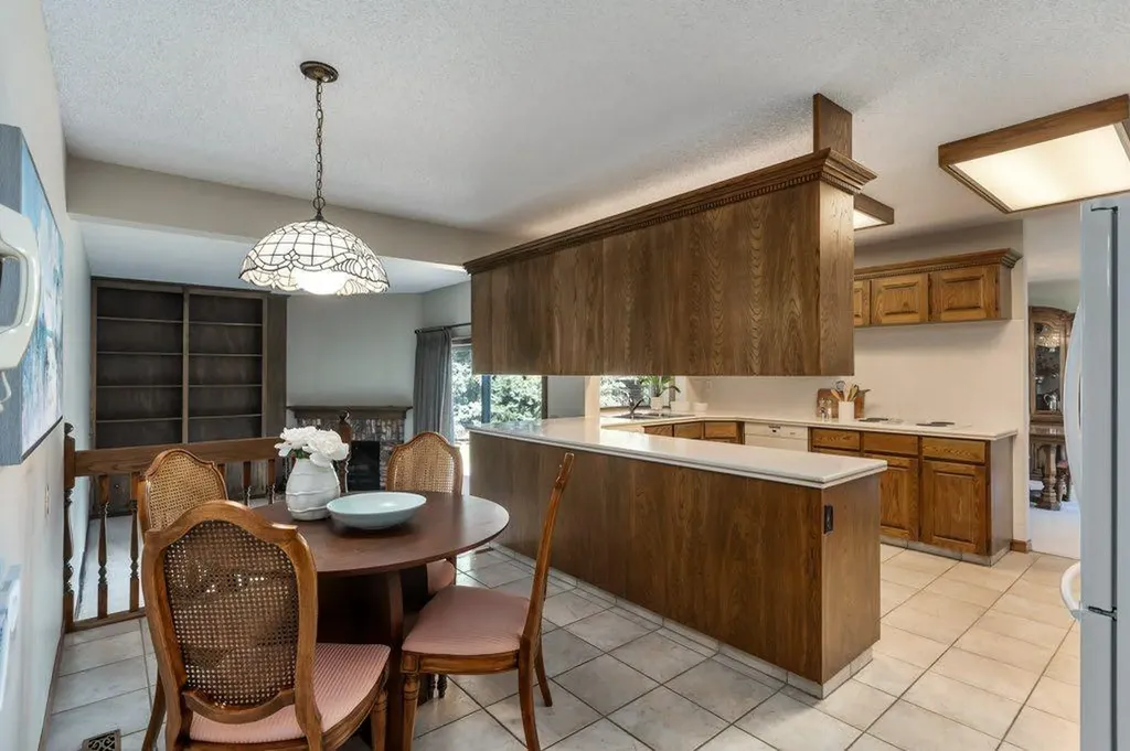 152 Coach Grove Place SW Calgary AB T3H 1J2
