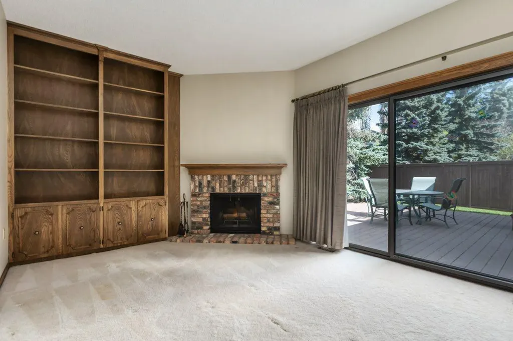 152 Coach Grove Place SW Calgary AB T3H 1J2
