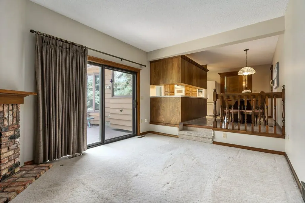 152 Coach Grove Place SW Calgary AB T3H 1J2