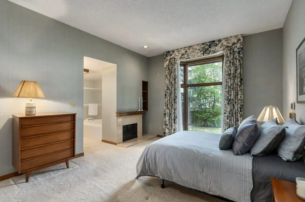 152 Coach Grove Place SW Calgary AB T3H 1J2