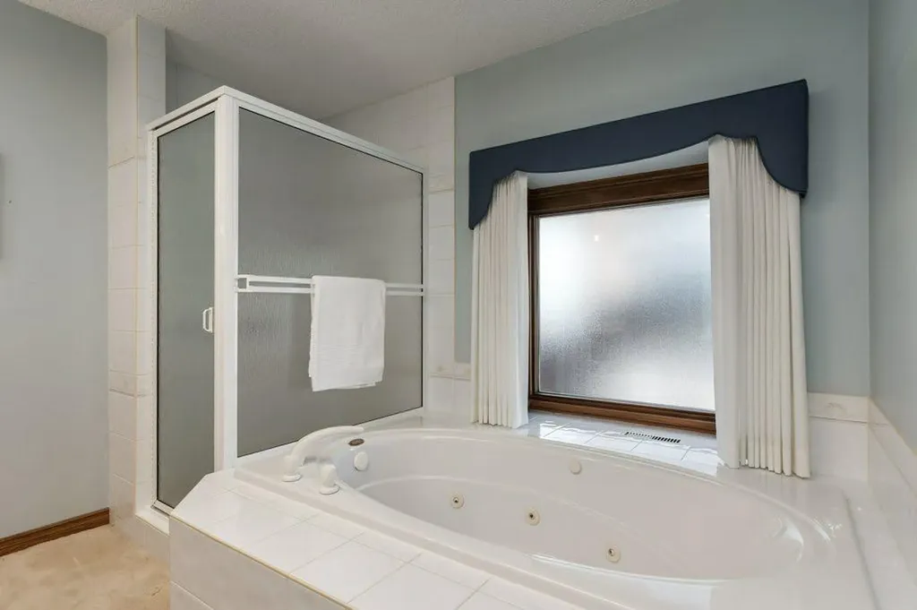 152 Coach Grove Place SW Calgary AB T3H 1J2