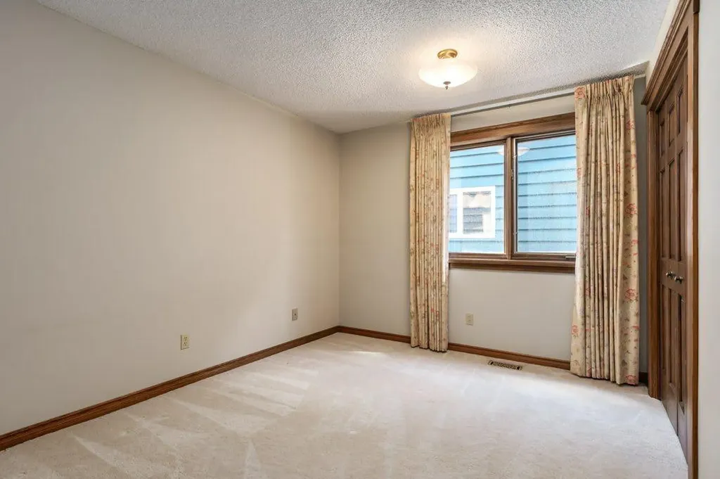 152 Coach Grove Place SW Calgary AB T3H 1J2