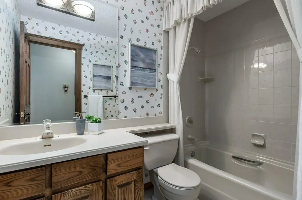 152 Coach Grove Place SW Calgary AB T3H 1J2