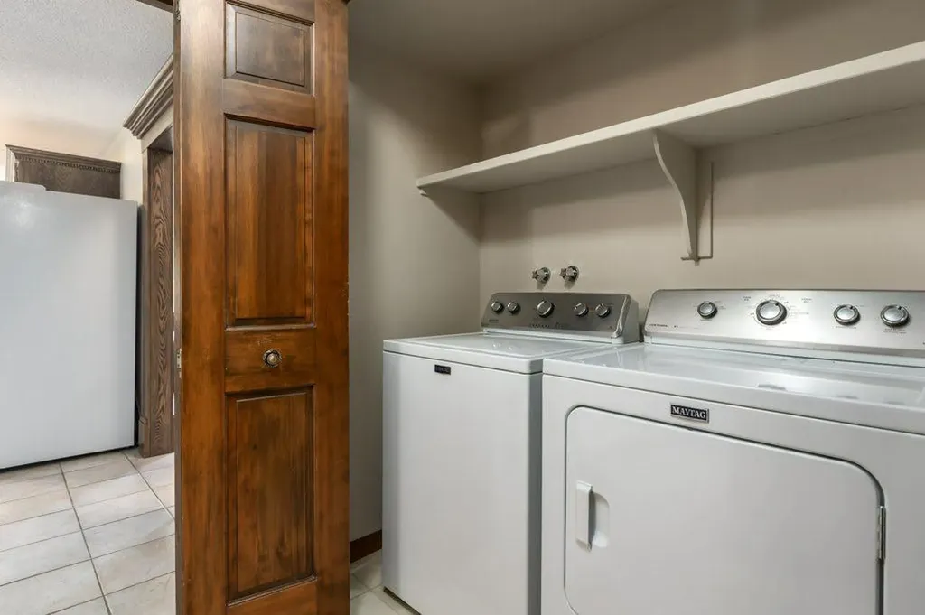 152 Coach Grove Place SW Calgary AB T3H 1J2
