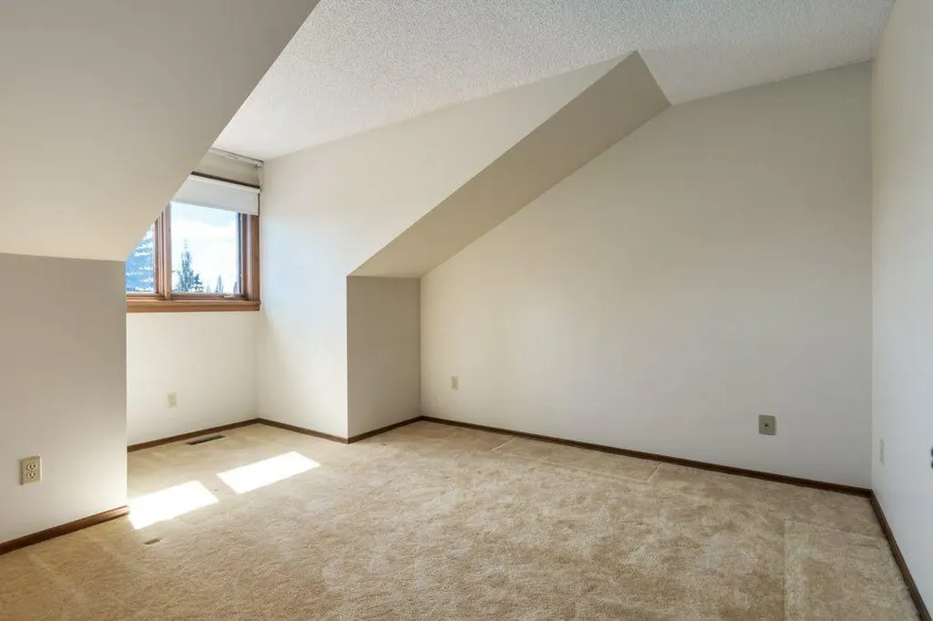 152 Coach Grove Place SW Calgary AB T3H 1J2