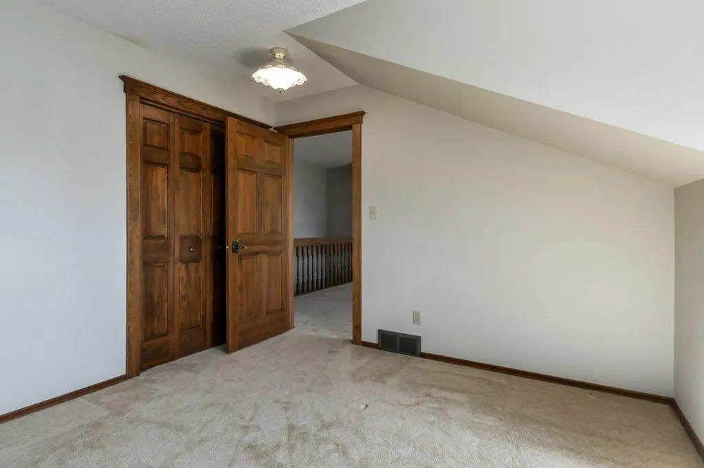 152 Coach Grove Place SW Calgary AB T3H 1J2