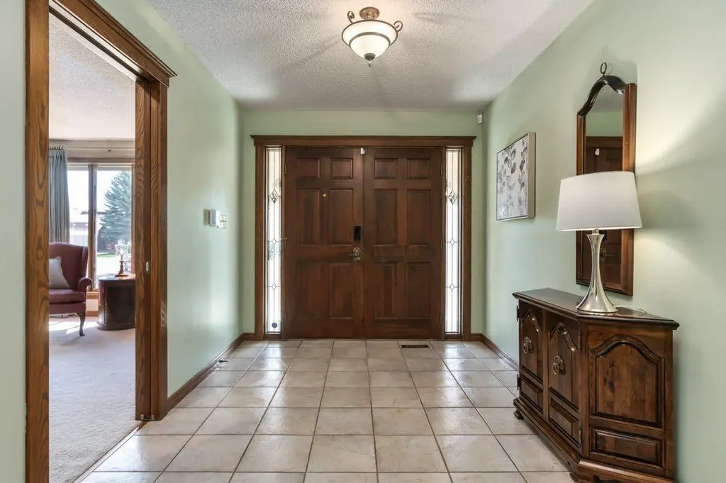 152 Coach Grove Place SW Calgary AB T3H 1J2