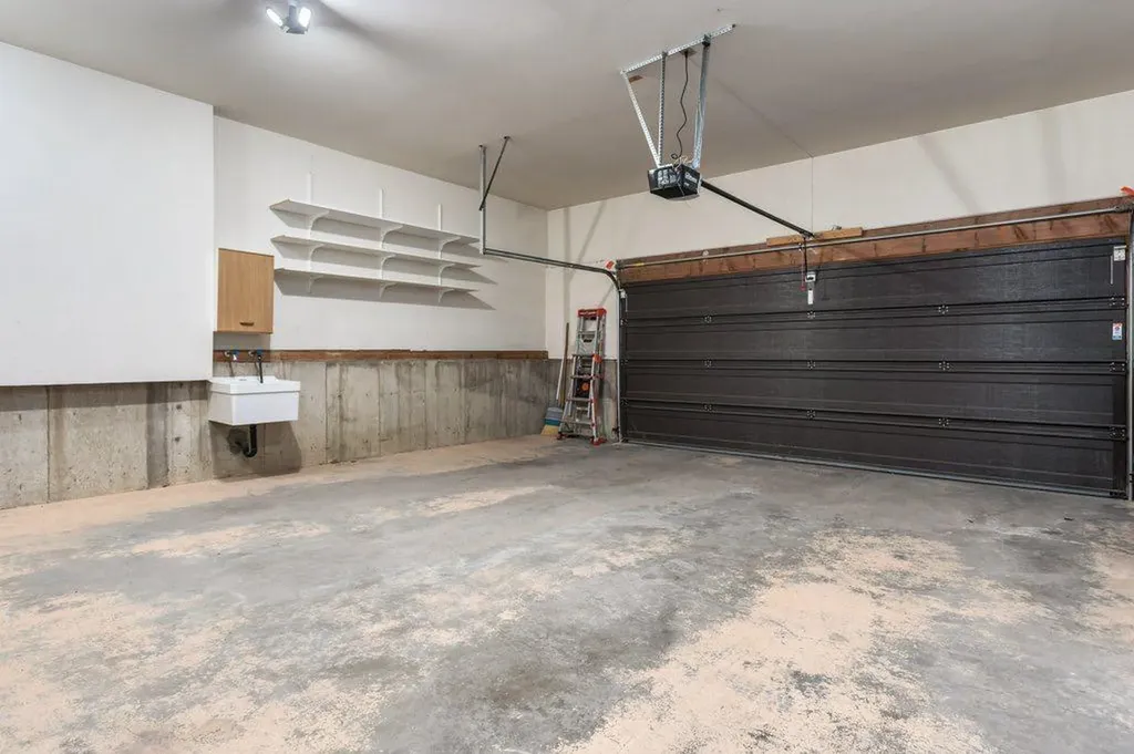152 Coach Grove Place SW Calgary AB T3H 1J2